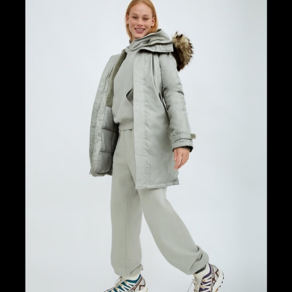Aritzia TNA Summit Parka - Short - Dusky Green